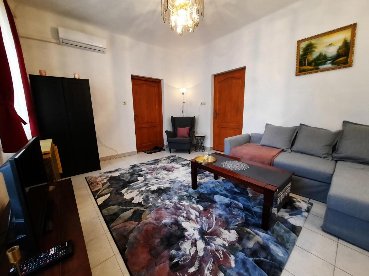 Istvan Vendeghaz Apartment